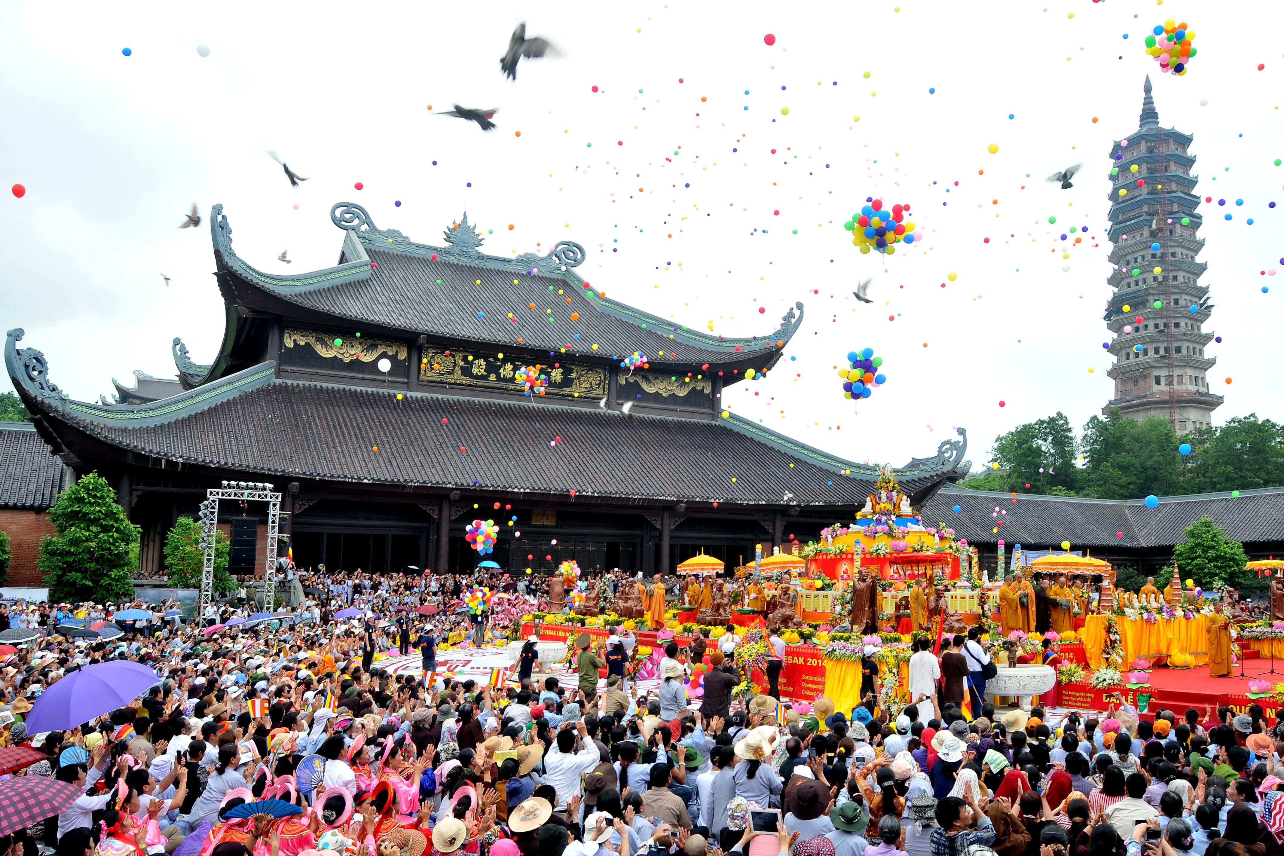 https://mdw-travel-data-us-east-1.s3.amazonaws.com/img/country/Vietnam/Chua-Bai-Dinh-Pagoda/img_03.jpg
