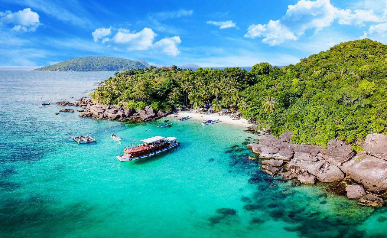 https://mdw-travel-data-us-east-1.s3.amazonaws.com/img/country/Vietnam/Con-Dao-National-Park/img_01.jpg