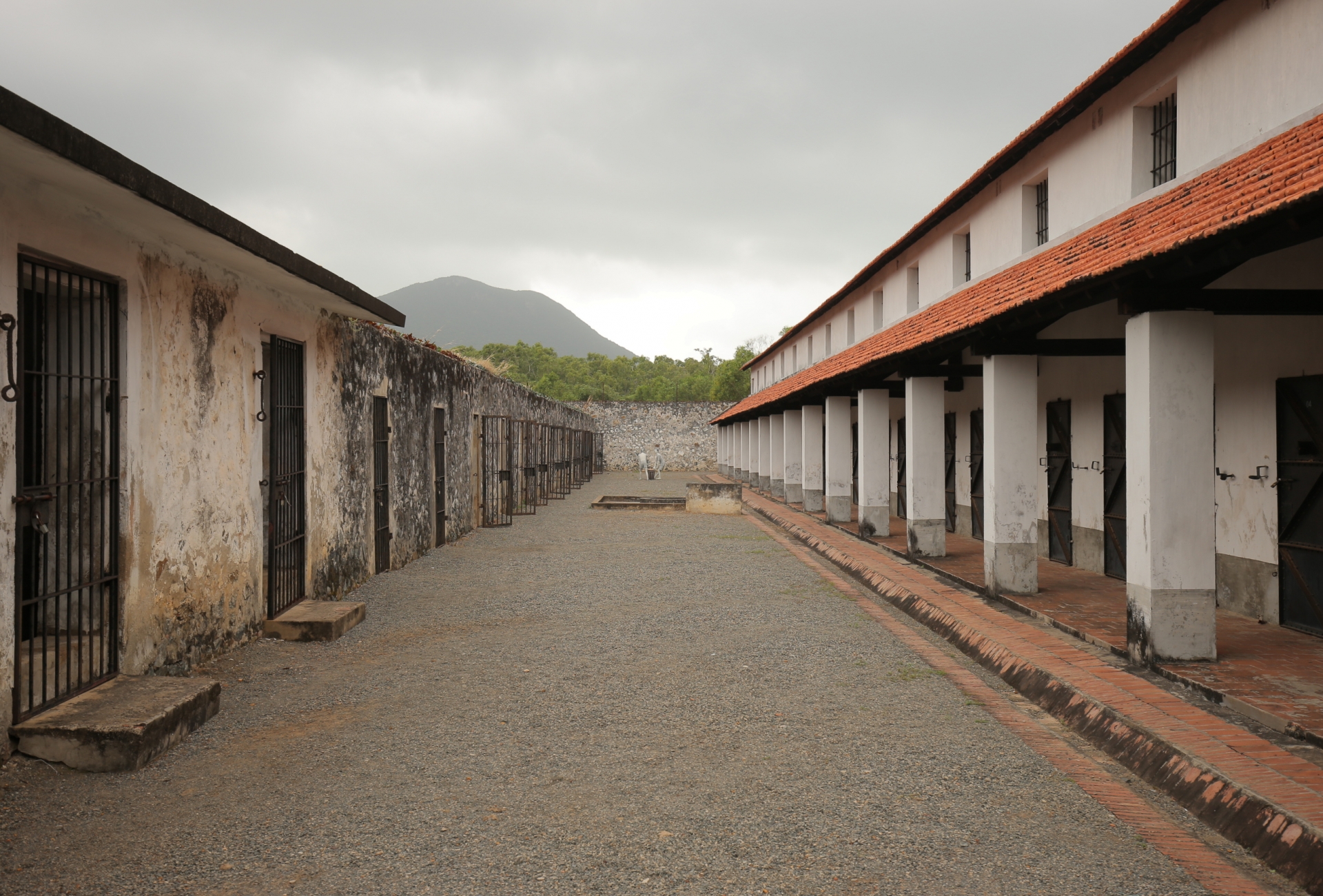 https://mdw-travel-data-us-east-1.s3.amazonaws.com/img/country/Vietnam/Con-Dao-Prison/img_02.jpg