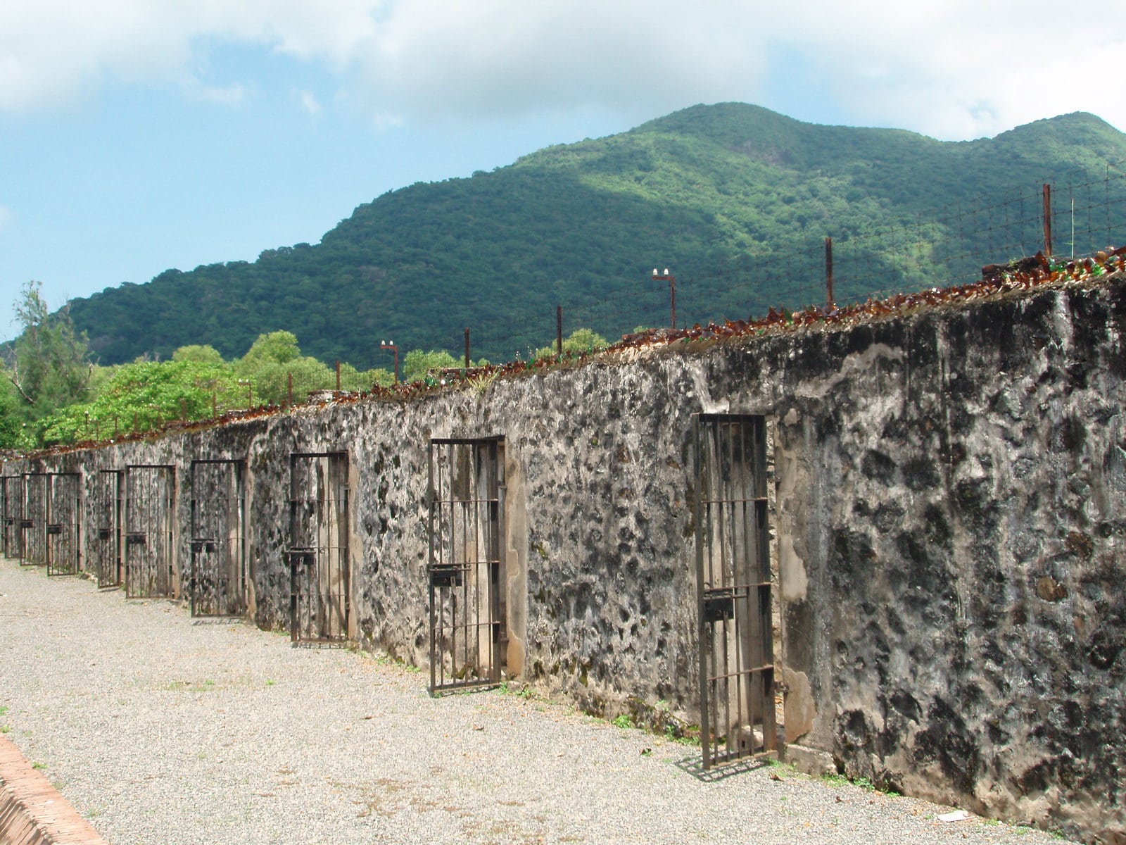 https://mdw-travel-data-us-east-1.s3.amazonaws.com/img/country/Vietnam/Con-Dao-Prison/img_03.jpg
