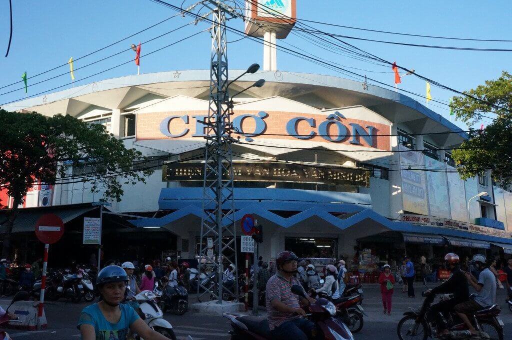 https://mdw-travel-data-us-east-1.s3.amazonaws.com/img/country/Vietnam/Con-Market/img_01.jpg
