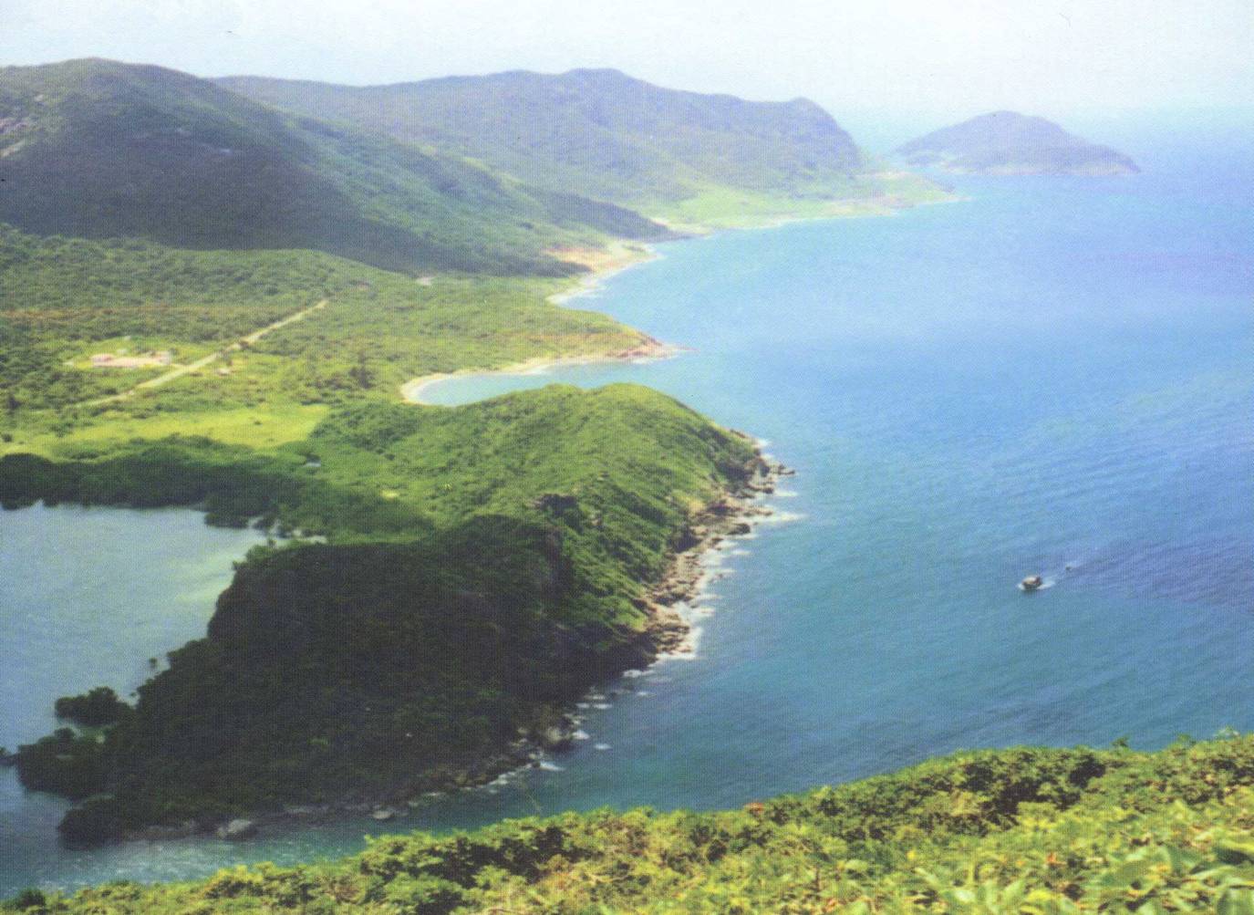 https://mdw-travel-data-us-east-1.s3.amazonaws.com/img/country/Vietnam/Con-Son-Island/img_02.jpg