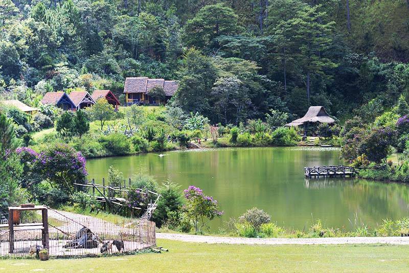 https://mdw-travel-data-us-east-1.s3.amazonaws.com/img/country/Vietnam/Cu-Lan-Village/img_01.jpg