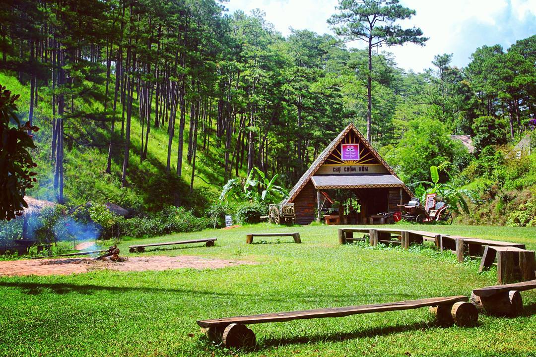 https://mdw-travel-data-us-east-1.s3.amazonaws.com/img/country/Vietnam/Cu-Lan-Village/img_02.jpg