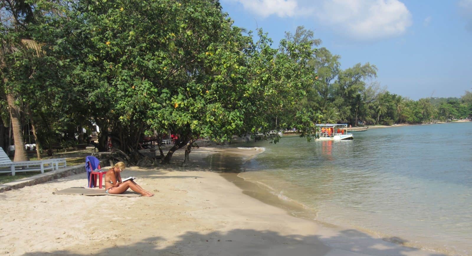 https://mdw-travel-data-us-east-1.s3.amazonaws.com/img/country/Vietnam/Cua-Can-River/img_02.jpg