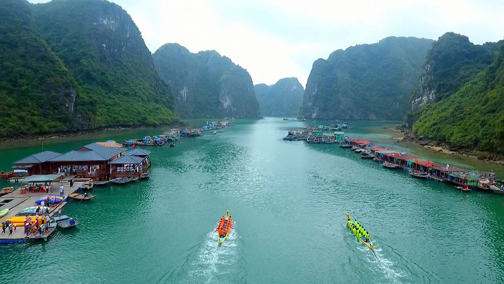 https://mdw-travel-data-us-east-1.s3.amazonaws.com/img/country/Vietnam/Cua-Van-Floating-Village/img_00.jpg