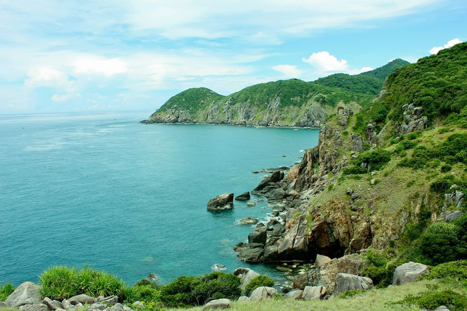 https://mdw-travel-data-us-east-1.s3.amazonaws.com/img/country/Vietnam/Dai-Lanh-Beach/img_01.jpg