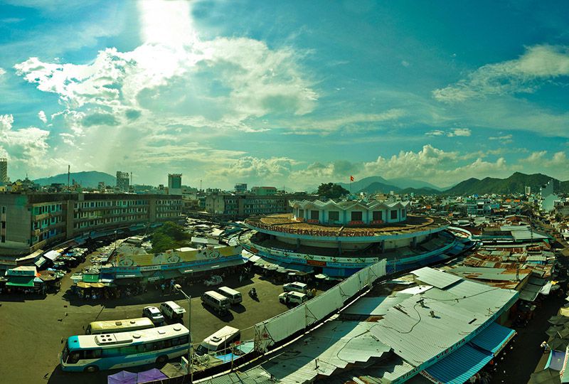 https://mdw-travel-data-us-east-1.s3.amazonaws.com/img/country/Vietnam/Dam-Market/img_01.jpg