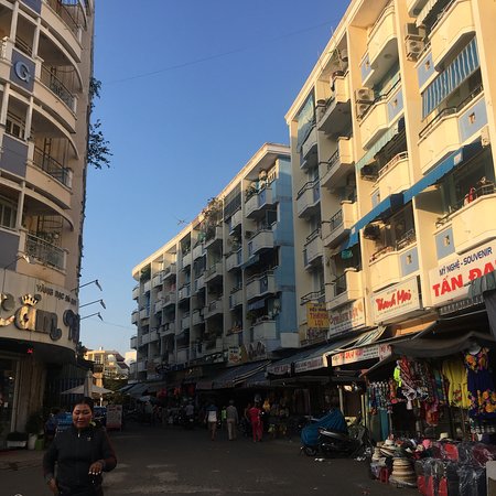 https://mdw-travel-data-us-east-1.s3.amazonaws.com/img/country/Vietnam/Dam-Market/img_02.jpg
