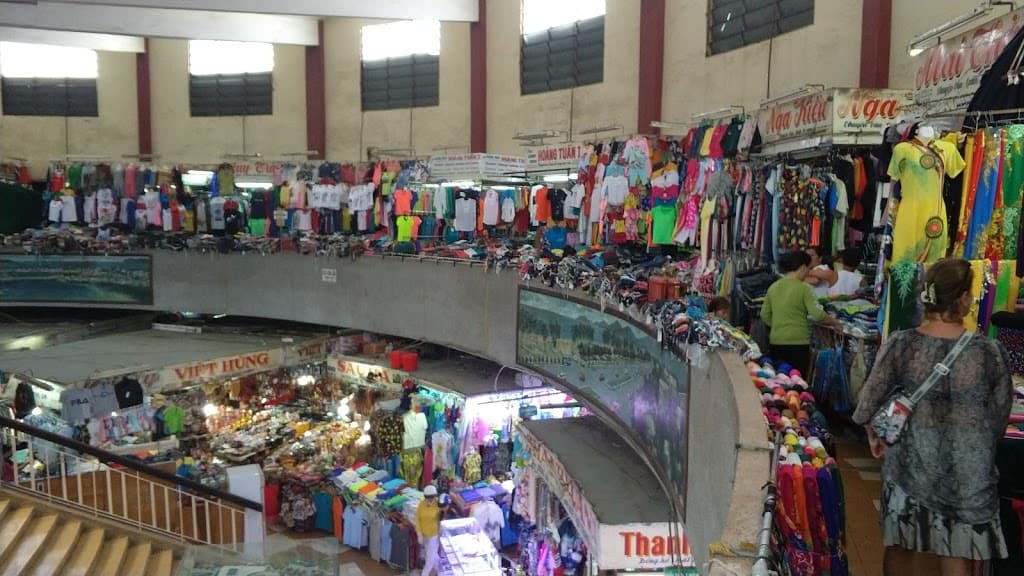 https://mdw-travel-data-us-east-1.s3.amazonaws.com/img/country/Vietnam/Dam-Market/img_03.jpg