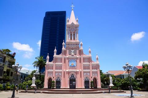 https://mdw-travel-data-us-east-1.s3.amazonaws.com/img/country/Vietnam/Danang-Cathedral/img_01.jpg