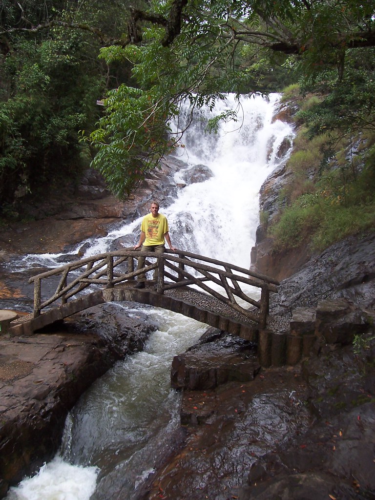https://mdw-travel-data-us-east-1.s3.amazonaws.com/img/country/Vietnam/Datanla-Falls/img_02.jpg