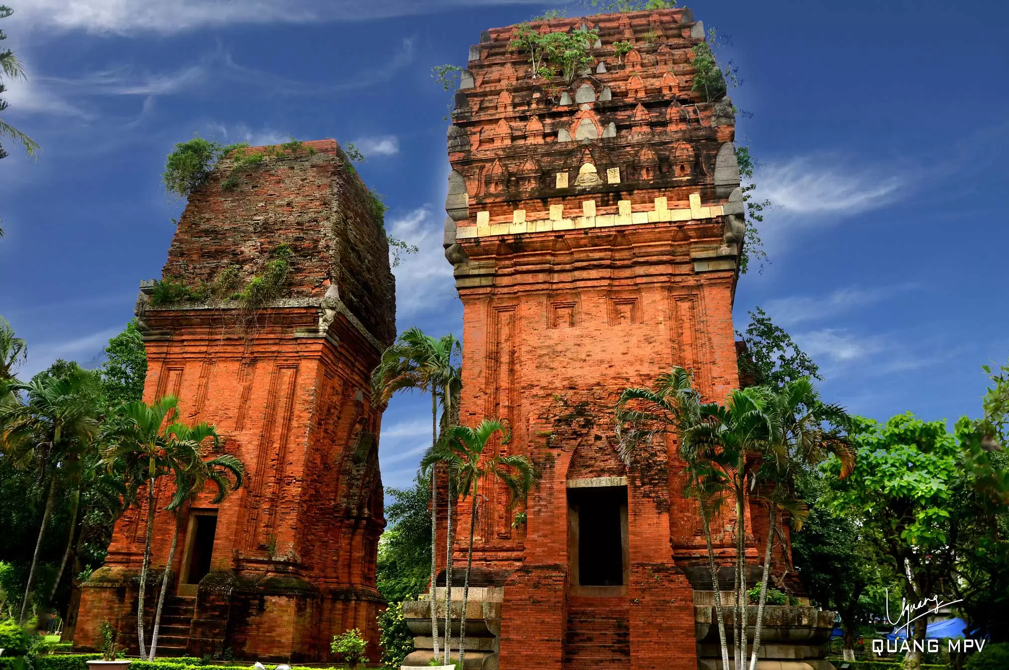 https://mdw-travel-data-us-east-1.s3.amazonaws.com/img/country/Vietnam/Dinh-Can-Tower/img_00.jpg