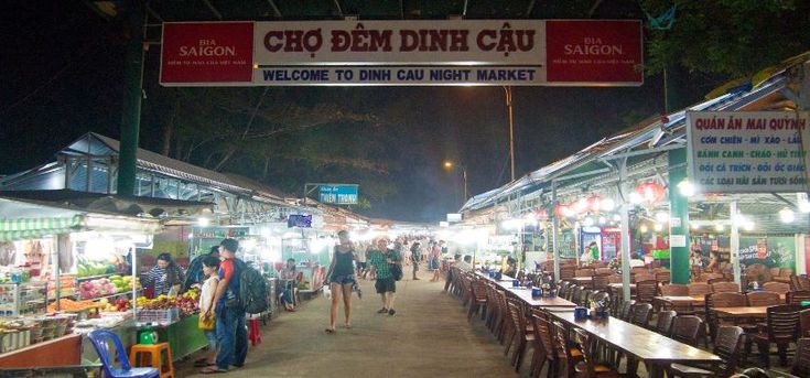 https://mdw-travel-data-us-east-1.s3.amazonaws.com/img/country/Vietnam/Dinh-Cau-Night-Market/img_02.jpg