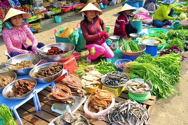 https://mdw-travel-data-us-east-1.s3.amazonaws.com/img/country/Vietnam/Dong-Ba-Market/img_03.jpg