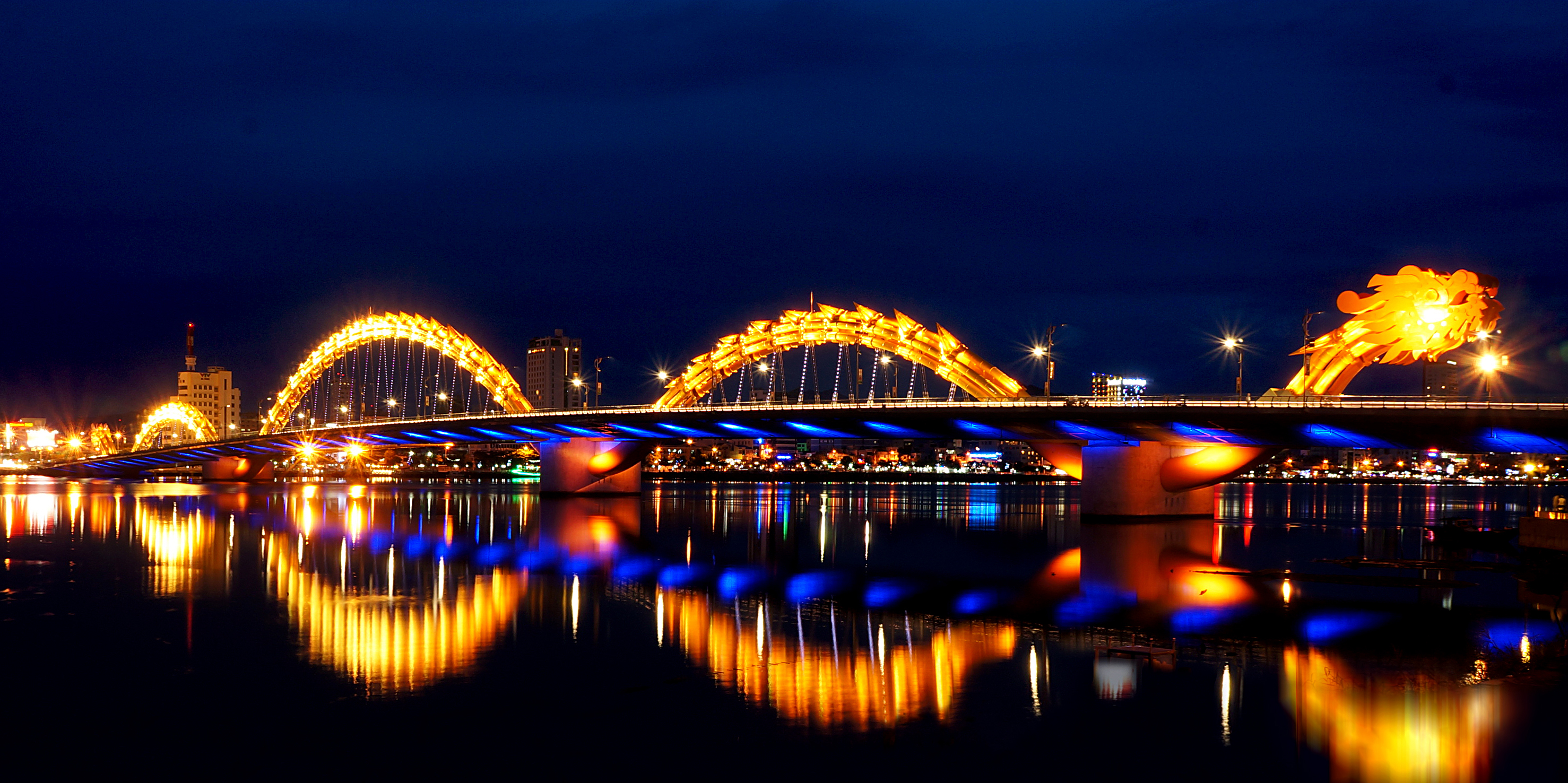 https://mdw-travel-data-us-east-1.s3.amazonaws.com/img/country/Vietnam/Dragon-Bridge/img_00.jpg