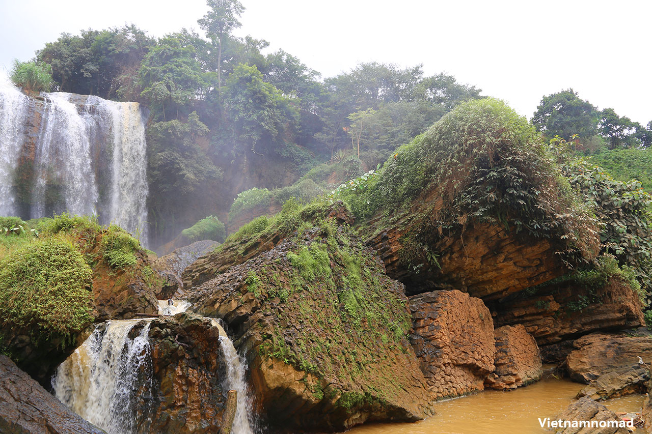 https://mdw-travel-data-us-east-1.s3.amazonaws.com/img/country/Vietnam/Elephant-Waterfalls/img_02.jpg
