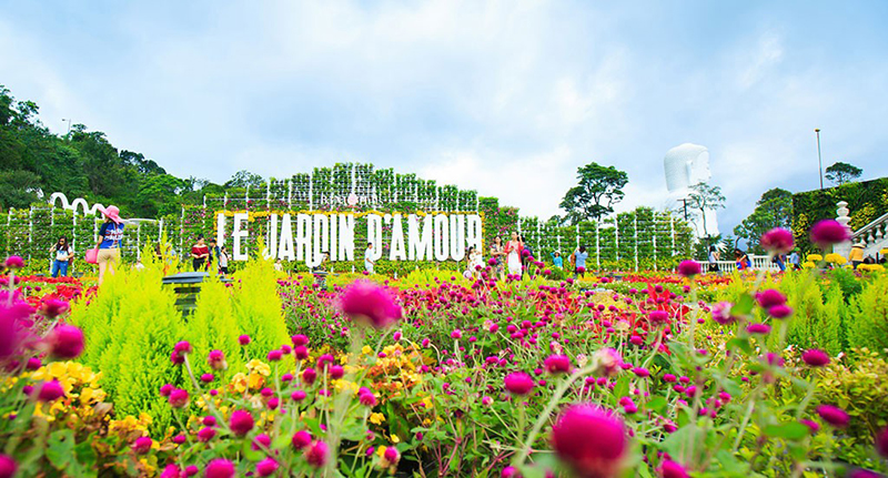 https://mdw-travel-data-us-east-1.s3.amazonaws.com/img/country/Vietnam/Flower-Garden-Le-Jardin-DAmour/img_01.jpg
