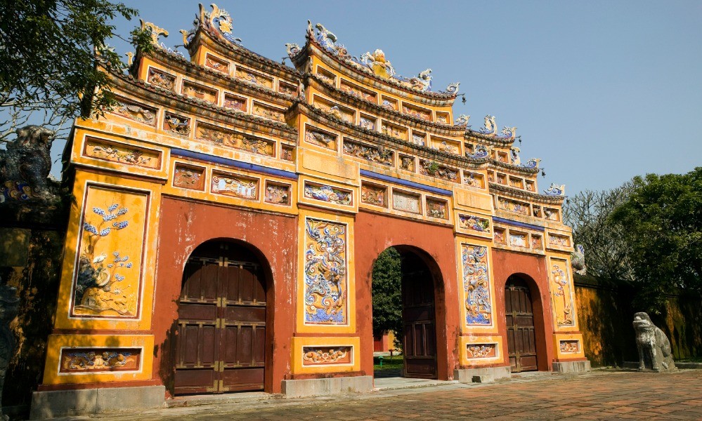 https://mdw-travel-data-us-east-1.s3.amazonaws.com/img/country/Vietnam/Forbidden-Purple-City/img_02.jpg