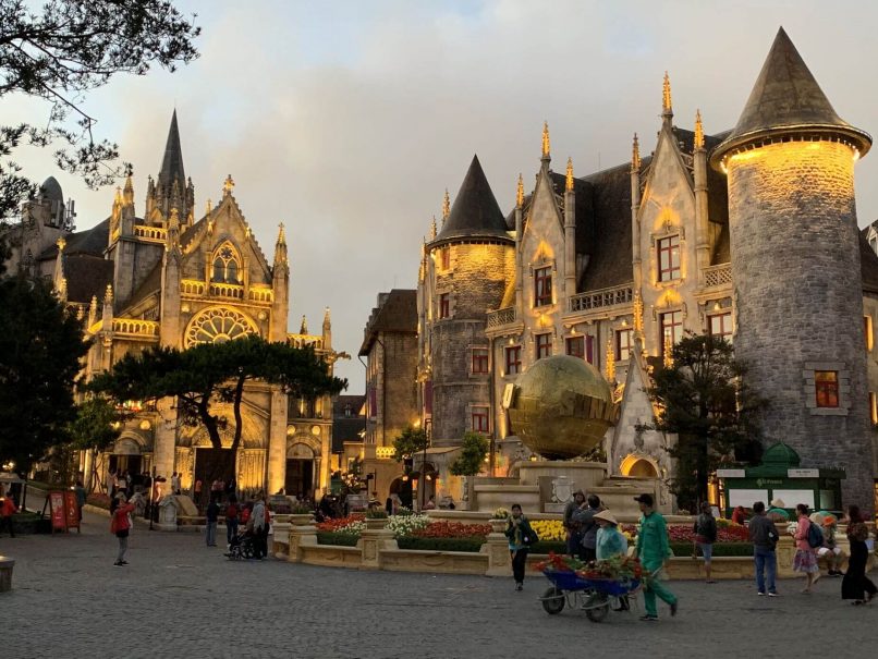 https://mdw-travel-data-us-east-1.s3.amazonaws.com/img/country/Vietnam/French-Village/img_00.jpg