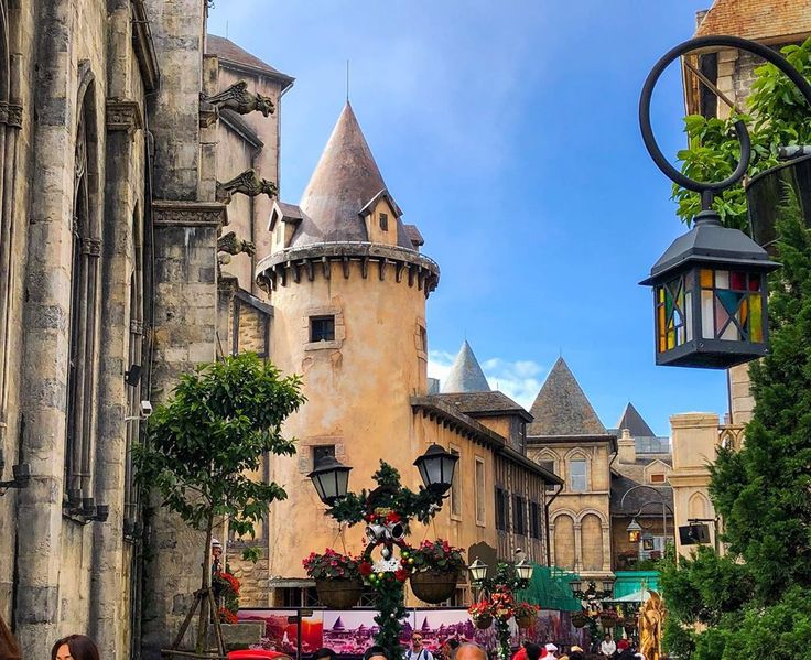 https://mdw-travel-data-us-east-1.s3.amazonaws.com/img/country/Vietnam/French-Village/img_01.jpg