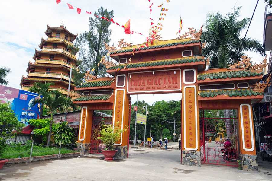 https://mdw-travel-data-us-east-1.s3.amazonaws.com/img/country/Vietnam/Giac-Lam-Pagoda/img_02.jpg