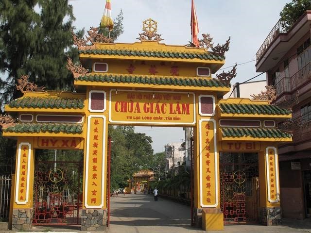 https://mdw-travel-data-us-east-1.s3.amazonaws.com/img/country/Vietnam/Giac-Lam-Pagoda/img_03.jpg