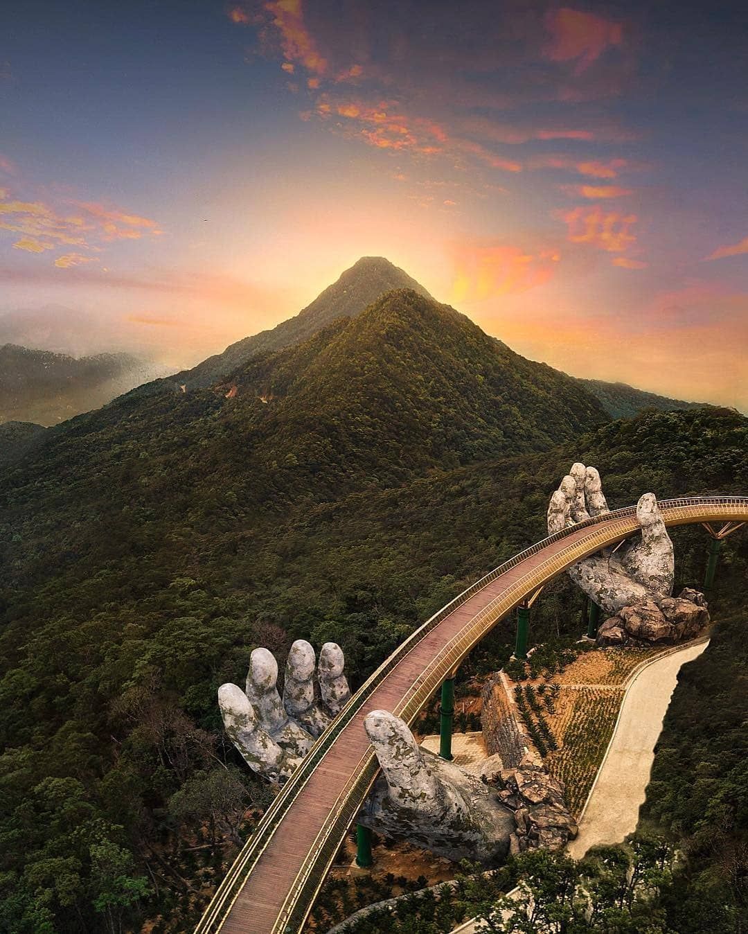 https://mdw-travel-data-us-east-1.s3.amazonaws.com/img/country/Vietnam/Golden-Bridge/img_03.jpg