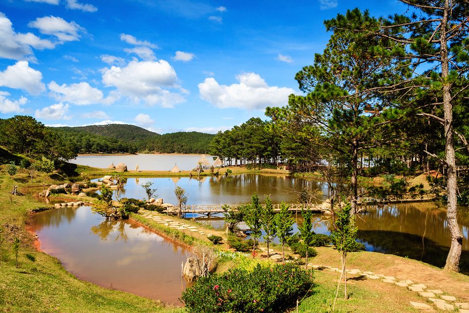 https://mdw-travel-data-us-east-1.s3.amazonaws.com/img/country/Vietnam/Golden-Valley/img_03.jpg