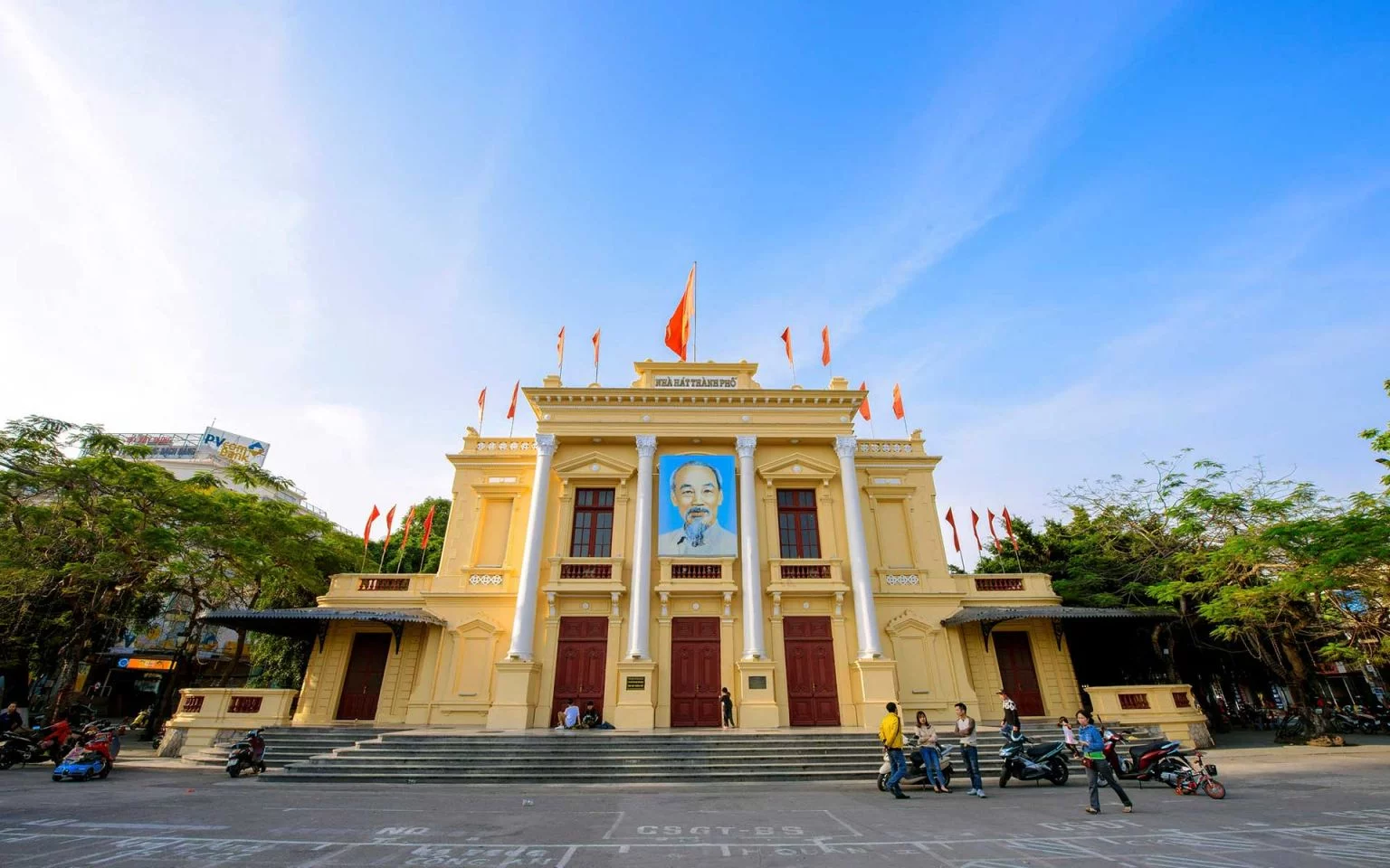 https://mdw-travel-data-us-east-1.s3.amazonaws.com/img/country/Vietnam/Hai-Phong-Opera-House/img_00.jpg