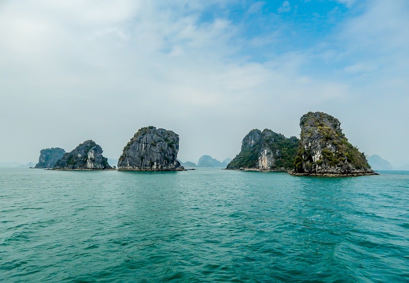 https://mdw-travel-data-us-east-1.s3.amazonaws.com/img/country/Vietnam/Halong-Marine-Plaza/img_02.jpg