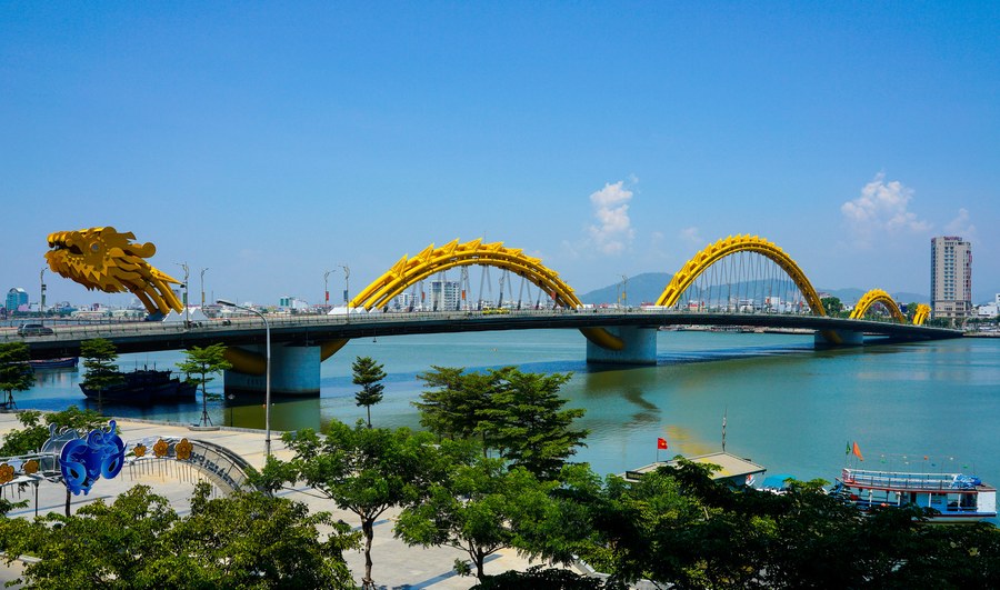 https://mdw-travel-data-us-east-1.s3.amazonaws.com/img/country/Vietnam/Ham-Rong-Bridge/img_01.jpg