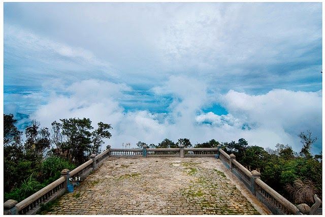 https://mdw-travel-data-us-east-1.s3.amazonaws.com/img/country/Vietnam/Ham-Rong-Mountain/img_02.jpg