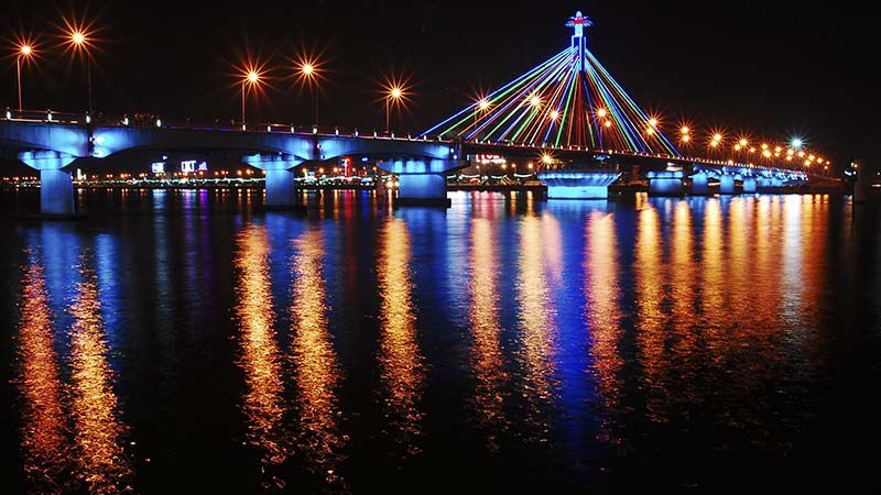 https://mdw-travel-data-us-east-1.s3.amazonaws.com/img/country/Vietnam/Han-River-Bridge/img_00.jpg