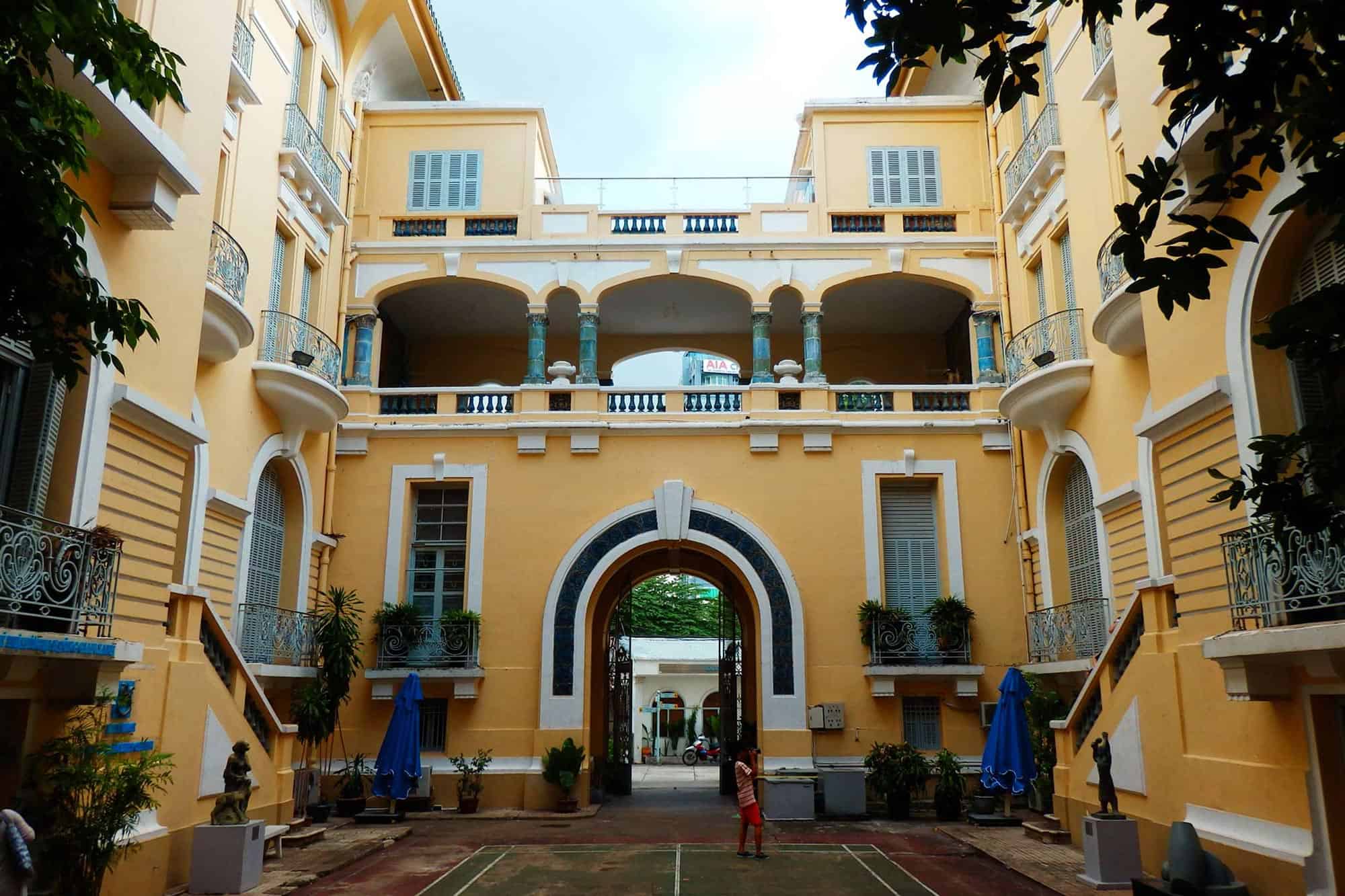 https://mdw-travel-data-us-east-1.s3.amazonaws.com/img/country/Vietnam/Ho-Chi-Minh-City-Fine-Arts-Museum/img_00.jpg