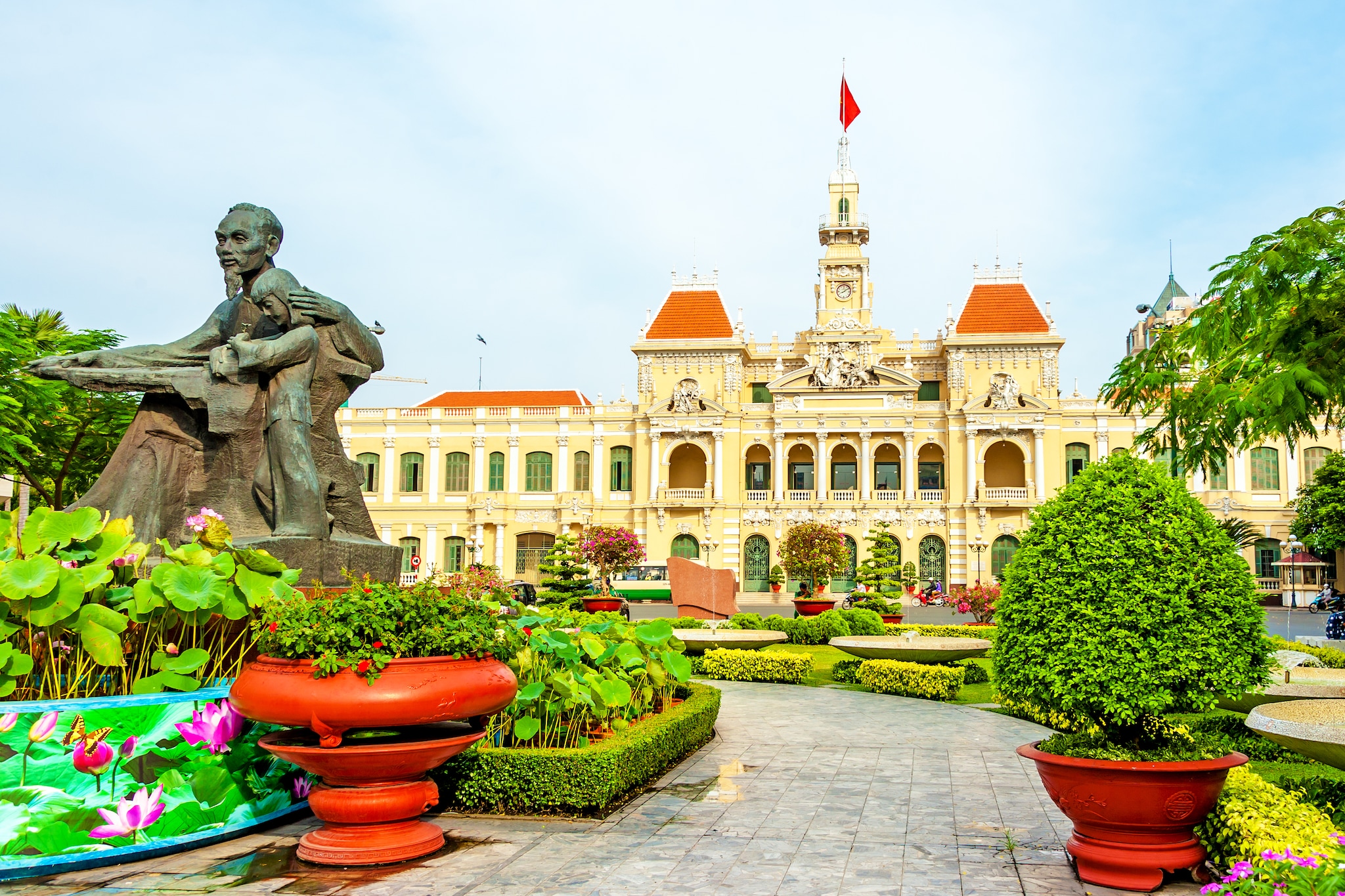 https://mdw-travel-data-us-east-1.s3.amazonaws.com/img/country/Vietnam/Ho-Chi-Minh-City-Museum/img_03.jpg