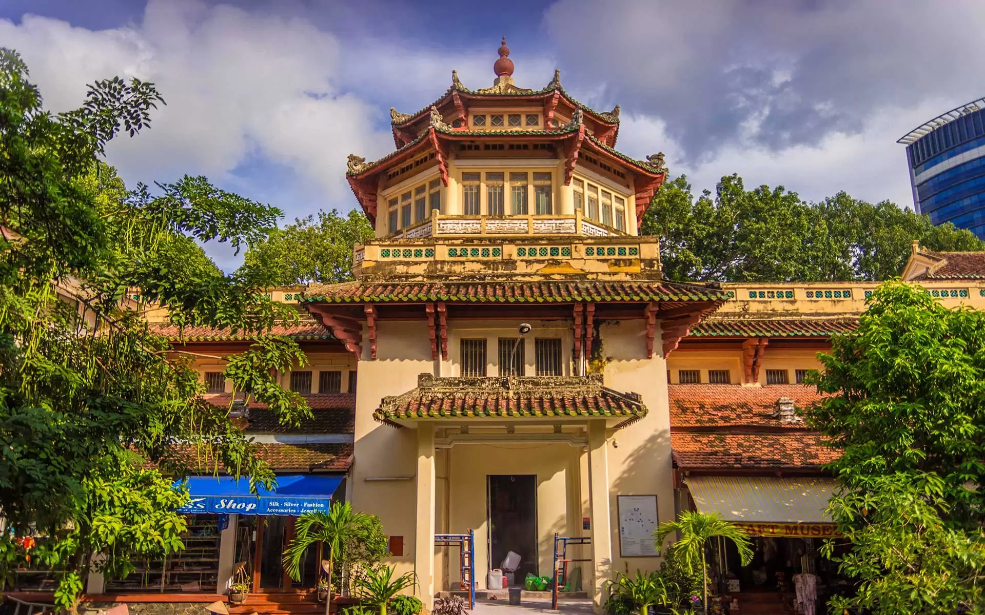 https://mdw-travel-data-us-east-1.s3.amazonaws.com/img/country/Vietnam/Ho-Chi-Minh-Museum---Can-Tho/img_03.jpg