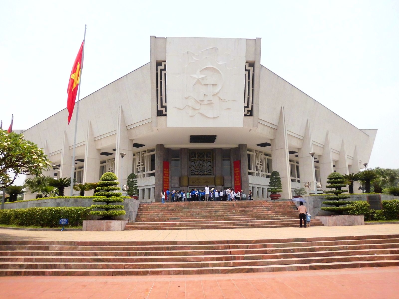 https://mdw-travel-data-us-east-1.s3.amazonaws.com/img/country/Vietnam/Ho-Chi-Minh-Museum-Can-Tho/img_02.jpg