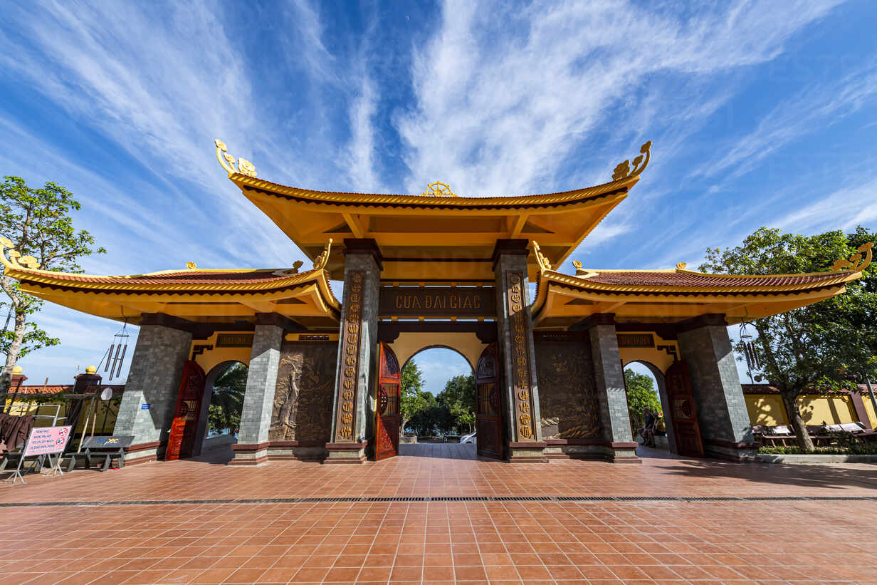 https://mdw-travel-data-us-east-1.s3.amazonaws.com/img/country/Vietnam/Ho-Quoc-Pagoda/img_00.jpg