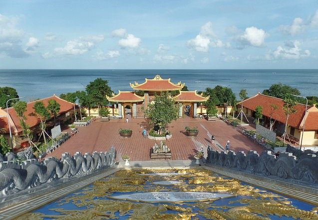 https://mdw-travel-data-us-east-1.s3.amazonaws.com/img/country/Vietnam/Ho-Quoc-Pagoda/img_02.jpg