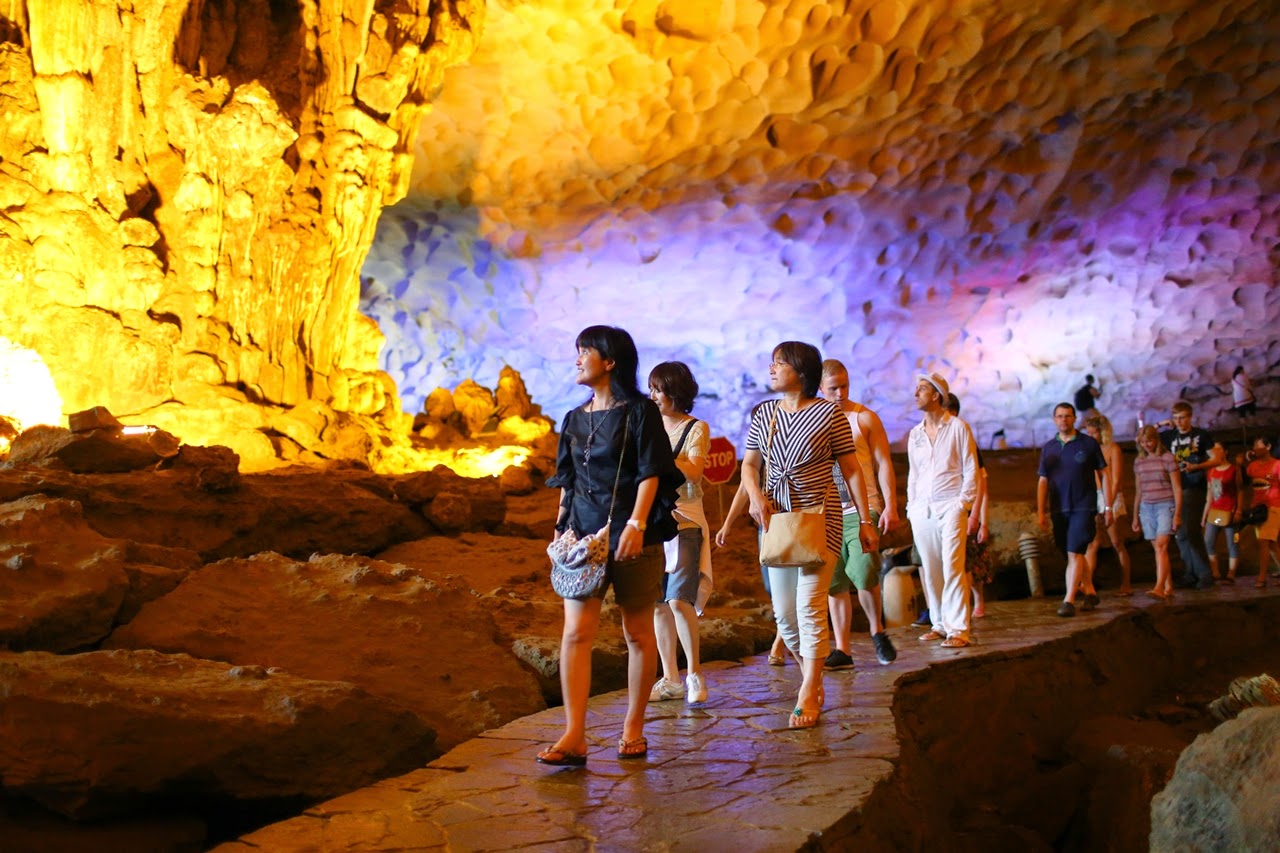 https://mdw-travel-data-us-east-1.s3.amazonaws.com/img/country/Vietnam/Hoa-Cuong-Cave/img_01.jpg