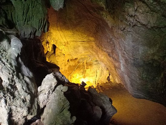 https://mdw-travel-data-us-east-1.s3.amazonaws.com/img/country/Vietnam/Hoa-Cuong-Cave/img_02.jpg