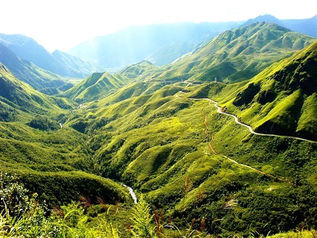 https://mdw-travel-data-us-east-1.s3.amazonaws.com/img/country/Vietnam/Hoang-Lien-National-Park/img_03.jpg