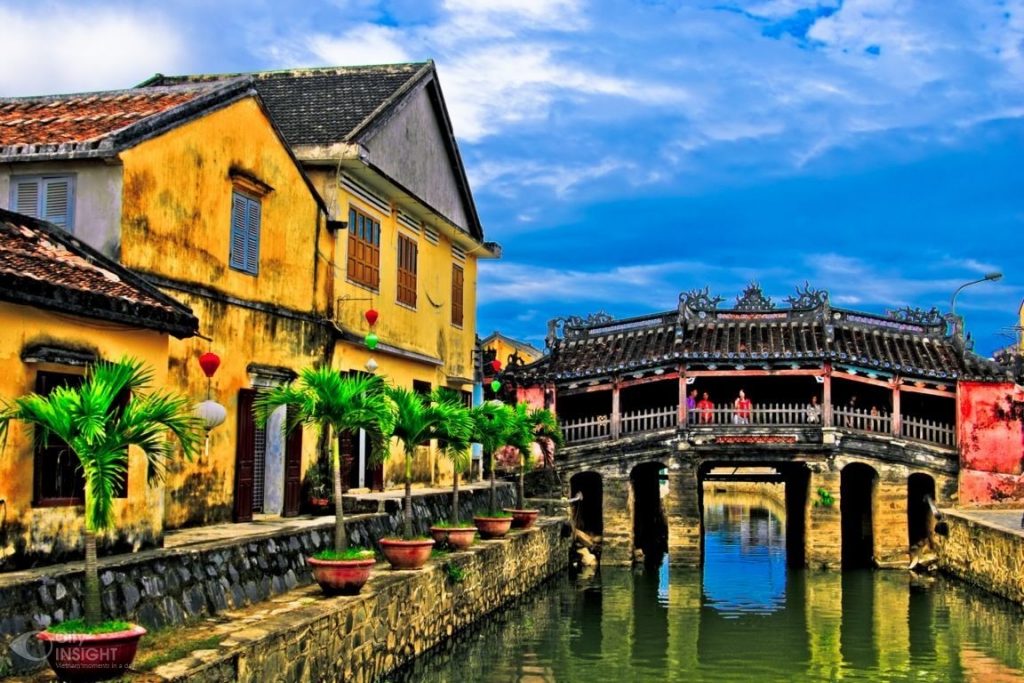 https://mdw-travel-data-us-east-1.s3.amazonaws.com/img/country/Vietnam/Hoi-An-Ancient-Town/img_01.jpg