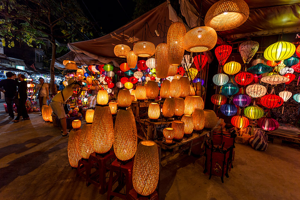 https://mdw-travel-data-us-east-1.s3.amazonaws.com/img/country/Vietnam/Hoi-An-Lantern-Market/img_01.jpg