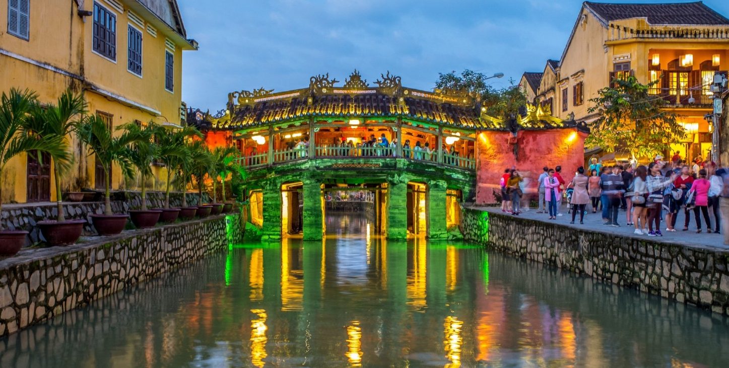 https://mdw-travel-data-us-east-1.s3.amazonaws.com/img/country/Vietnam/Hoi-An-Lantern-Market/img_02.jpg