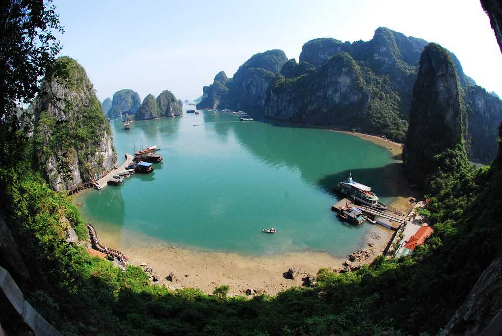 https://mdw-travel-data-us-east-1.s3.amazonaws.com/img/country/Vietnam/Hon-Me-Island/img_02.jpg