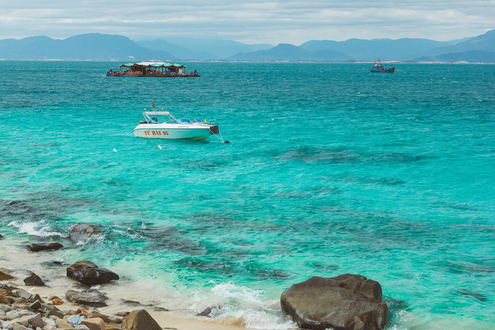 https://mdw-travel-data-us-east-1.s3.amazonaws.com/img/country/Vietnam/Hon-Mun-Island/img_02.jpg