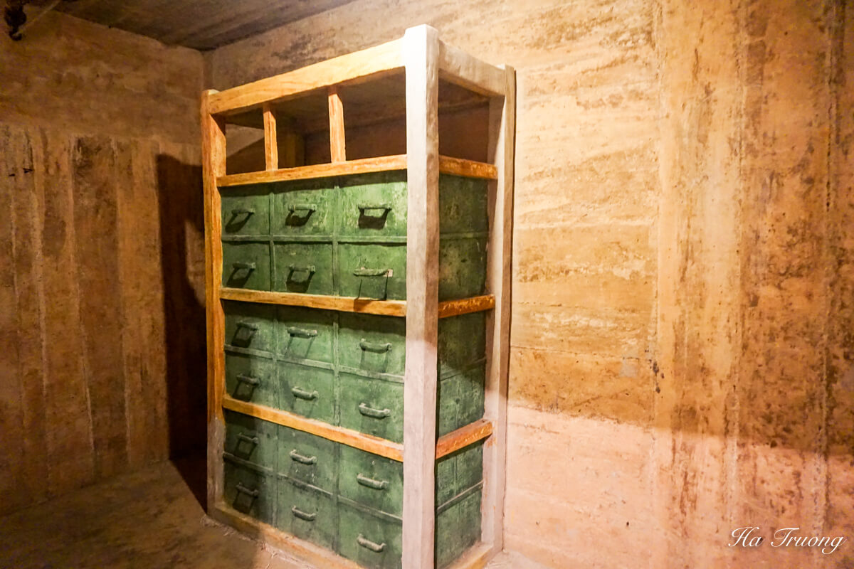 https://mdw-travel-data-us-east-1.s3.amazonaws.com/img/country/Vietnam/Hospital-Cave/img_02.jpg