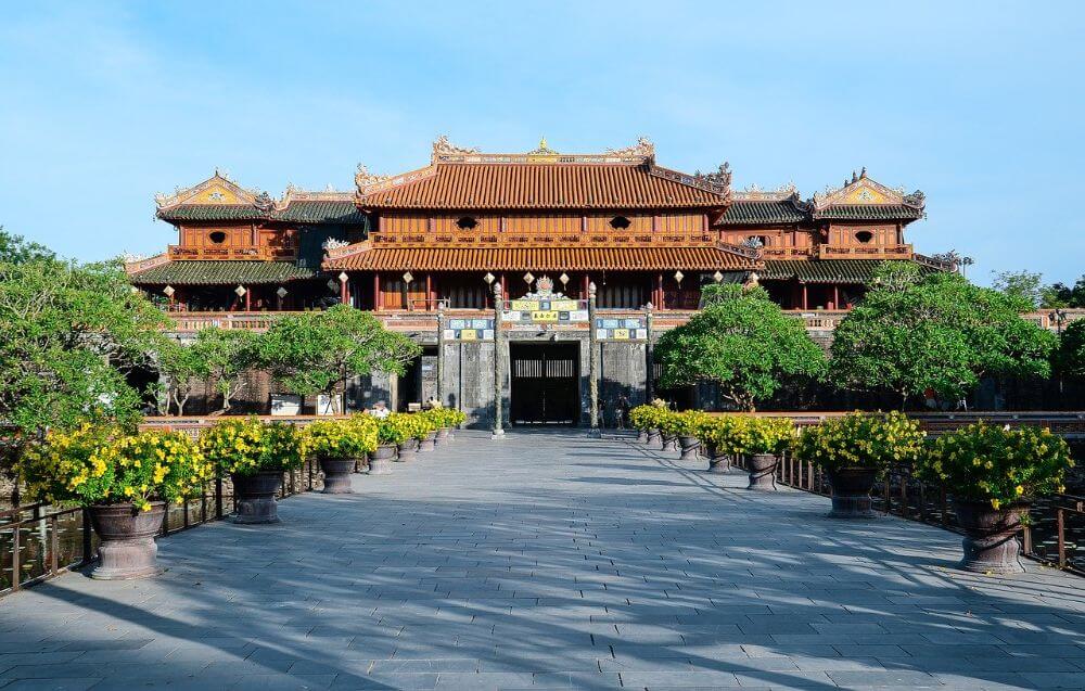 https://mdw-travel-data-us-east-1.s3.amazonaws.com/img/country/Vietnam/Hue-Imperial-City/img_03.jpg